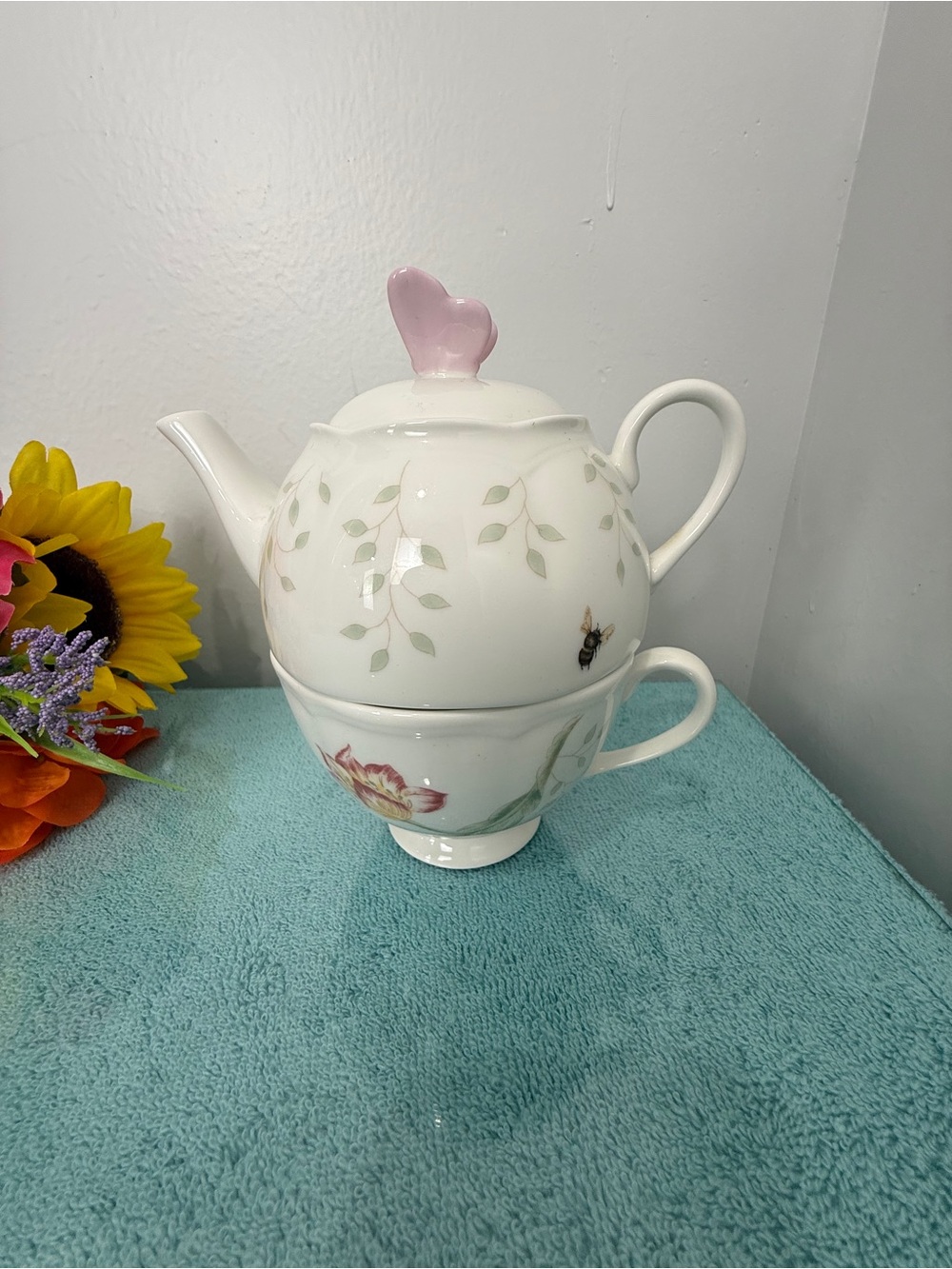 Lenox White Tea-for-One Set with Pink Heart Lid and Green Leaf Motif